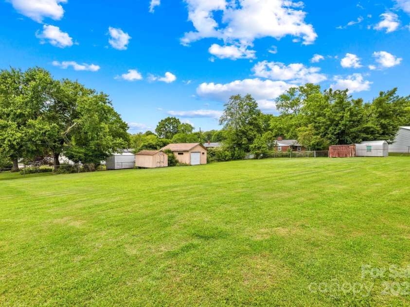 1811 Belmar Drive, Gastonia, NC 28052.  MLS# CAR4253903, YatesRealty ID 12077. 