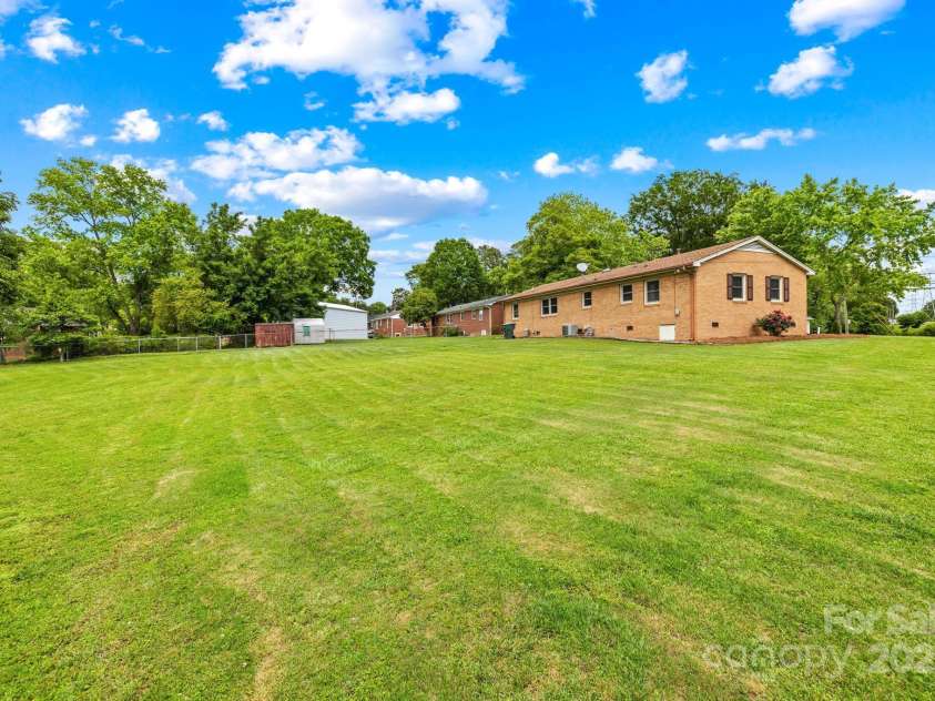 1811 Belmar Drive, Gastonia, NC 28052.  MLS# CAR4253903, YatesRealty ID 12077. 