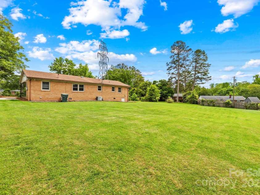 1811 Belmar Drive, Gastonia, NC 28052.  MLS# CAR4253903, YatesRealty ID 12077. 
