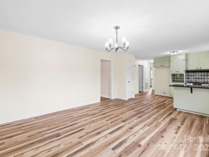 1811 Belmar Drive, Gastonia, NC 28052.  MLS# CAR4253903, YatesRealty ID 12077. Kitchen and dining