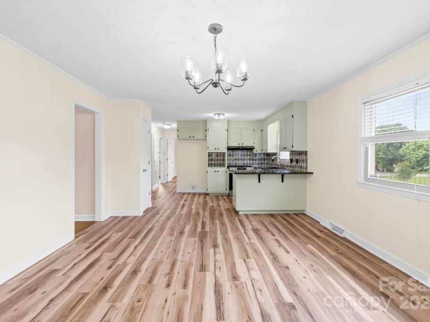 1811 Belmar Drive, Gastonia, NC 28052.  MLS# CAR4253903, YatesRealty ID 12077. Kitchen and dining