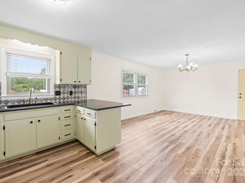 1811 Belmar Drive, Gastonia, NC 28052.  MLS# CAR4253903, YatesRealty ID 12077. Kitchen and dining