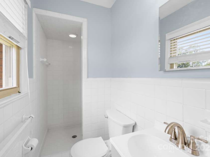 1811 Belmar Drive, Gastonia, NC 28052.  MLS# CAR4253903, YatesRealty ID 12077. Primary bathroom