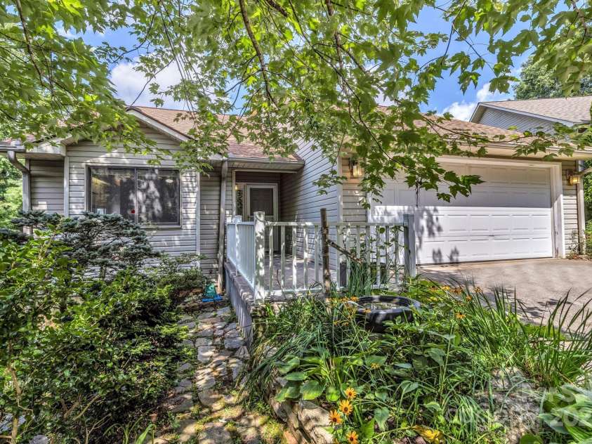 60 Park Avenue, Asheville, NC 28803.  MLS# CAR4252501, YatesRealty ID 12079. 