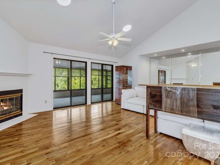 60 Park Avenue, Asheville, NC 28803.  MLS# CAR4252501, YatesRealty ID 12079. 