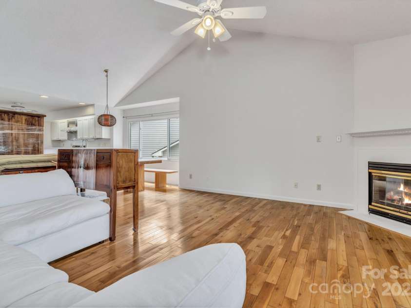 60 Park Avenue, Asheville, NC 28803.  MLS# CAR4252501, YatesRealty ID 12079. 