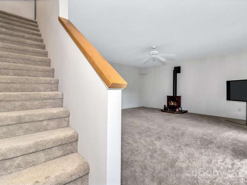 60 Park Avenue, Asheville, NC 28803.  MLS# CAR4252501, YatesRealty ID 12079. 