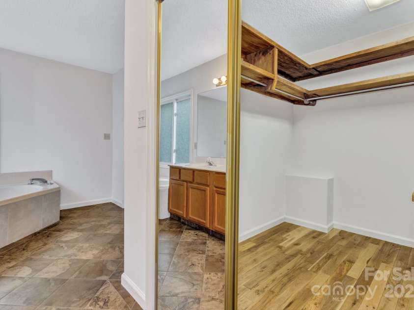 60 Park Avenue, Asheville, NC 28803.  MLS# CAR4252501, YatesRealty ID 12079. 