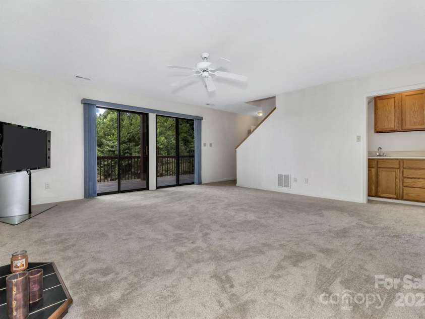 60 Park Avenue, Asheville, NC 28803.  MLS# CAR4252501, YatesRealty ID 12079. 