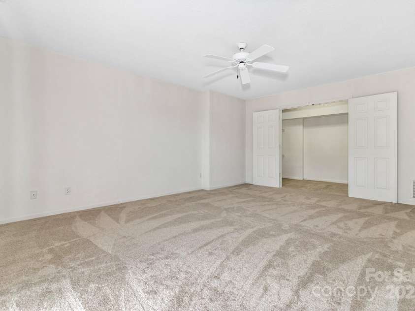 60 Park Avenue, Asheville, NC 28803.  MLS# CAR4252501, YatesRealty ID 12079. 