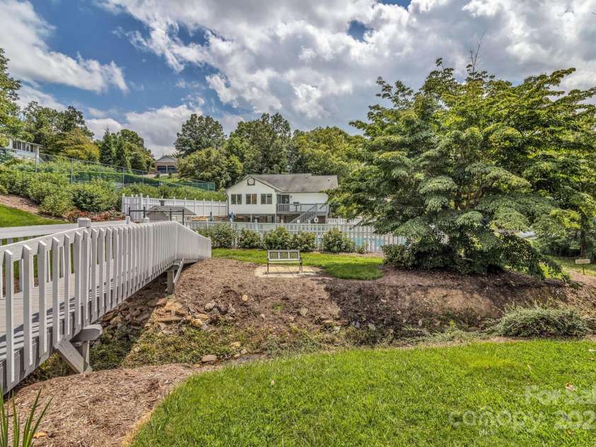 60 Park Avenue, Asheville, NC 28803.  MLS# CAR4252501, YatesRealty ID 12079. 