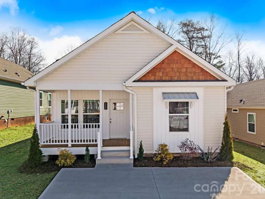 122 Bellamy Road, Asheville, NC 28806.  MLS# CAR4338579, YatesRealty ID 12081. 