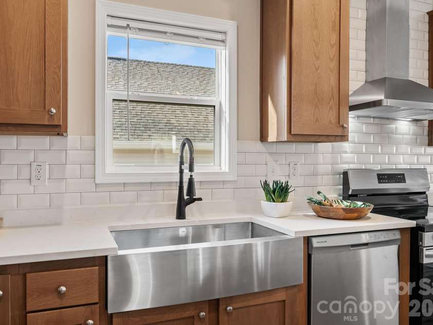 122 Bellamy Road, Asheville, NC 28806.  MLS# CAR4338579, YatesRealty ID 12081. 