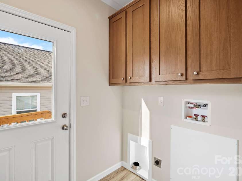 122 Bellamy Road, Asheville, NC 28806.  MLS# CAR4338579, YatesRealty ID 12081. 