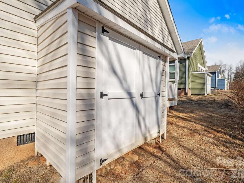 122 Bellamy Road, Asheville, NC 28806.  MLS# CAR4338579, YatesRealty ID 12081. 
