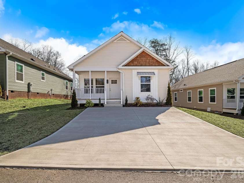 122 Bellamy Road, Asheville, NC 28806.  MLS# CAR4338579, YatesRealty ID 12081. 