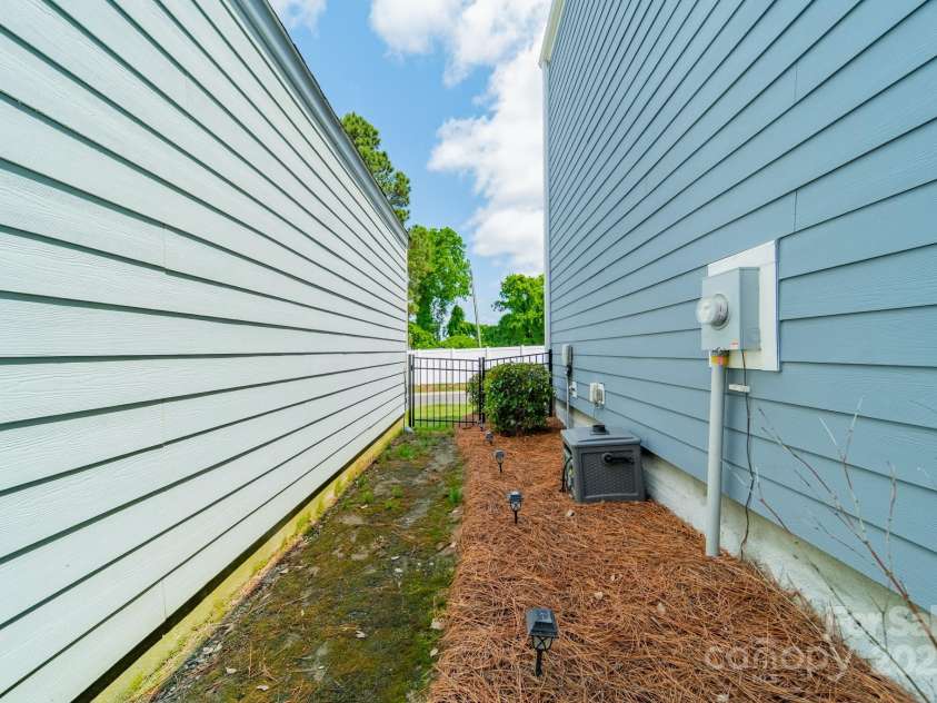 804 Lyndon Station Drive, Pineville, NC 28134.  MLS# CAR4251852, YatesRealty ID 12081. 