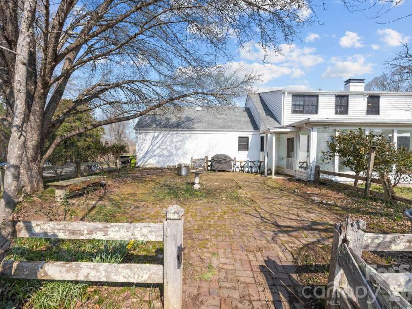 1352 City Lake Road, Lexington, NC 27292.  MLS# CAR4354923, YatesRealty ID 12082. 