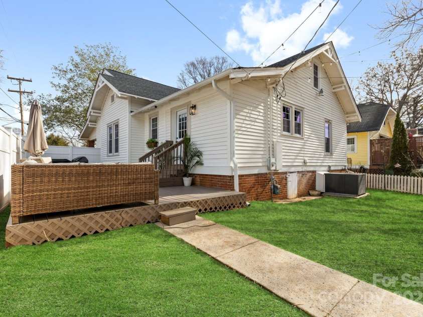 239 Euclid Avenue, Statesville, NC 28677.  MLS# CAR4222009, YatesRealty ID 12082. 