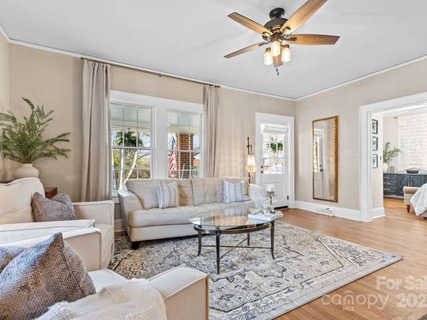 239 Euclid Avenue, Statesville, NC 28677.  MLS# CAR4222009, YatesRealty ID 12082. 