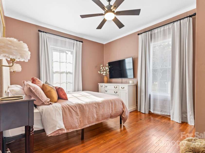 239 Euclid Avenue, Statesville, NC 28677.  MLS# CAR4222009, YatesRealty ID 12082. 