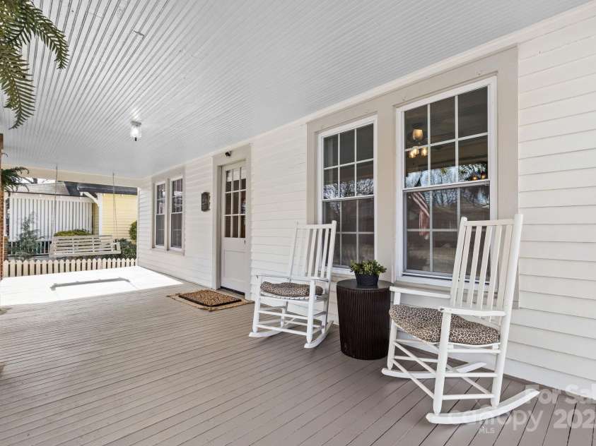 239 Euclid Avenue, Statesville, NC 28677.  MLS# CAR4222009, YatesRealty ID 12082. 