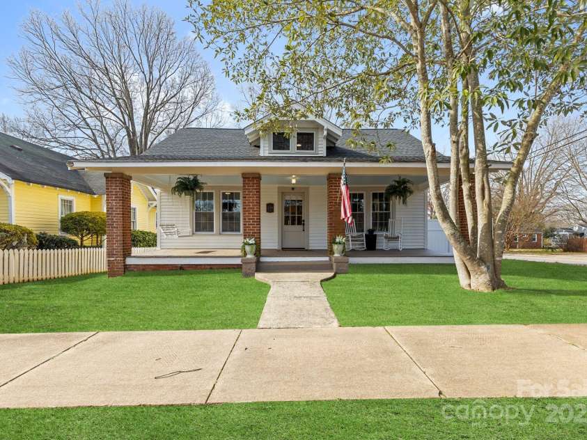 239 Euclid Avenue, Statesville, NC 28677.  MLS# CAR4222009, YatesRealty ID 12082. 