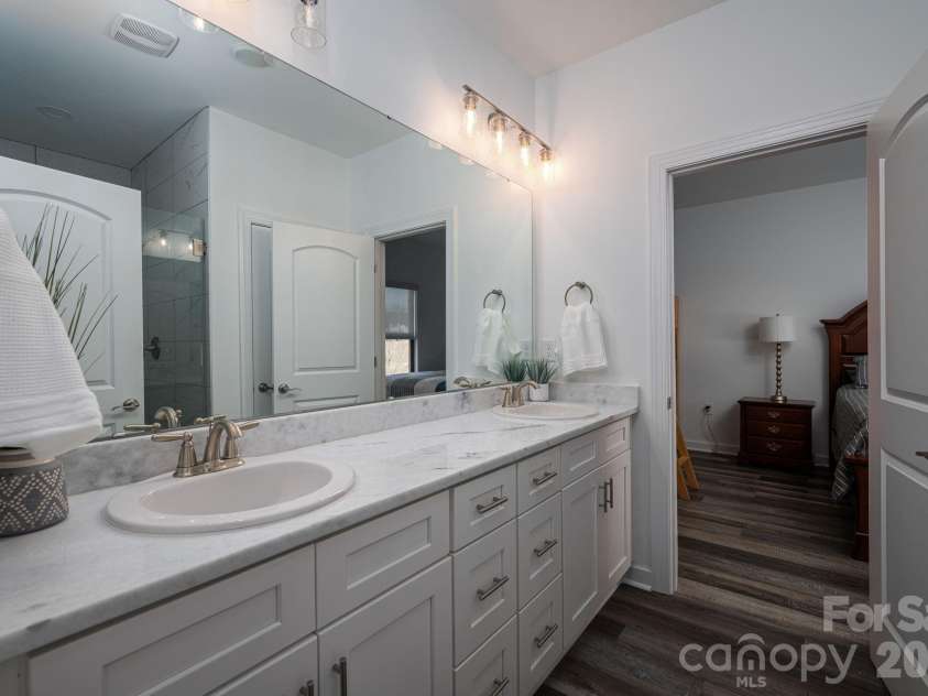 148 Shields Drive, Lincolnton, NC 28092.  MLS# CAR4357341, YatesRealty ID 12083. Full bath