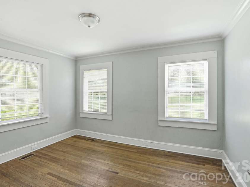 8825 Mcclure Circle, Charlotte, NC 28216.  MLS# CAR4366009, YatesRealty ID 12084. 
