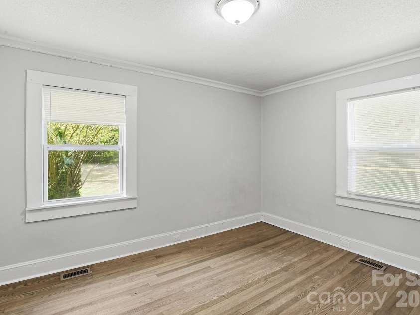 8825 Mcclure Circle, Charlotte, NC 28216.  MLS# CAR4366009, YatesRealty ID 12084. 