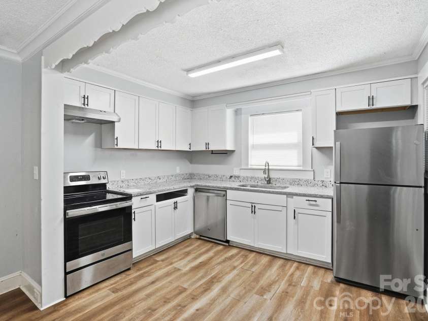 8825 Mcclure Circle, Charlotte, NC 28216.  MLS# CAR4366009, YatesRealty ID 12084. 
