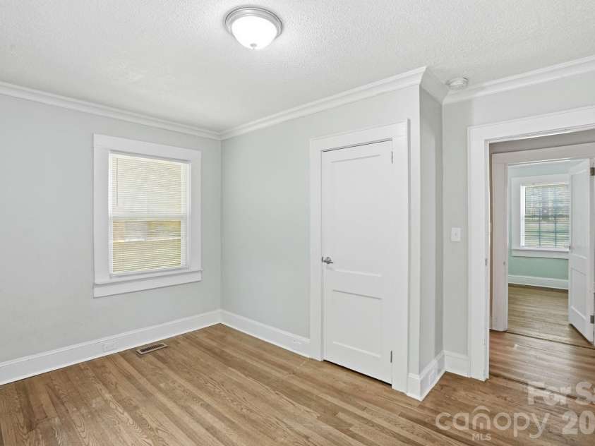 8825 Mcclure Circle, Charlotte, NC 28216.  MLS# CAR4366009, YatesRealty ID 12084. 