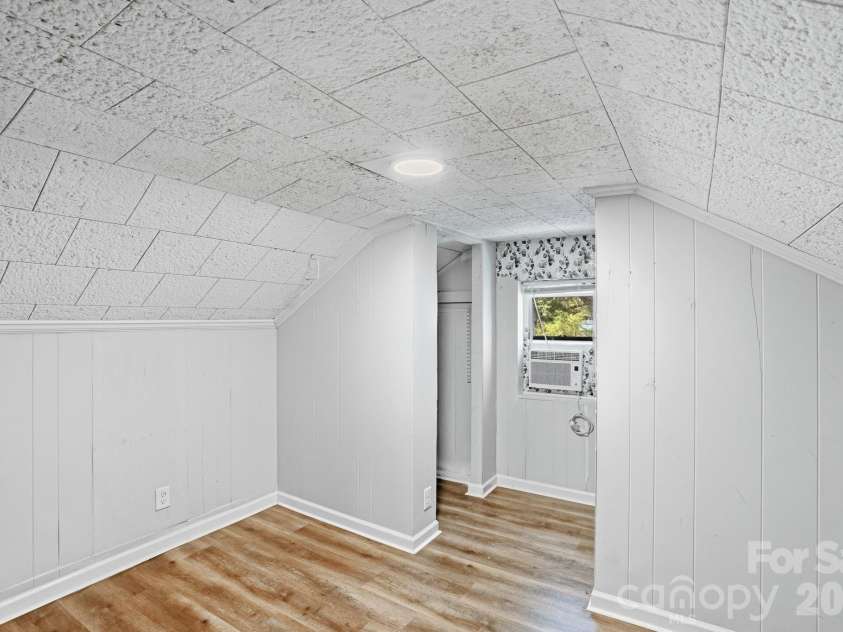 8825 Mcclure Circle, Charlotte, NC 28216.  MLS# CAR4366009, YatesRealty ID 12084. 