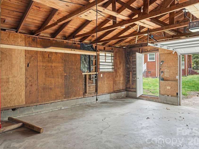 8825 Mcclure Circle, Charlotte, NC 28216.  MLS# CAR4366009, YatesRealty ID 12084. 