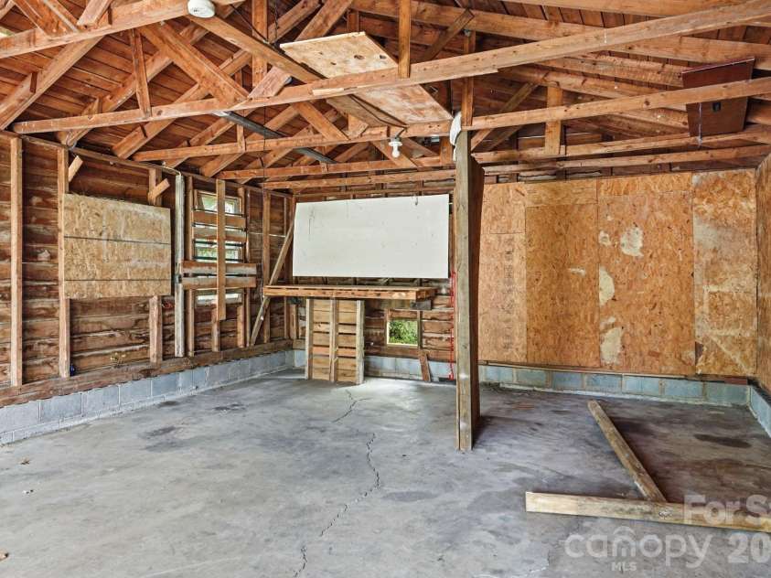 8825 Mcclure Circle, Charlotte, NC 28216.  MLS# CAR4366009, YatesRealty ID 12084. 