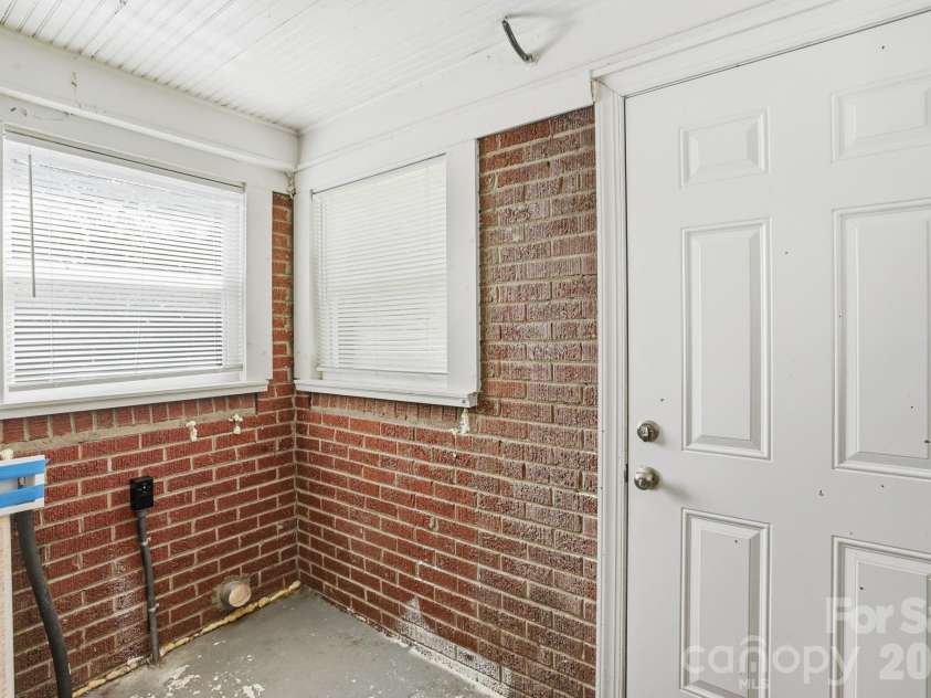 8825 Mcclure Circle, Charlotte, NC 28216.  MLS# CAR4366009, YatesRealty ID 12084. 