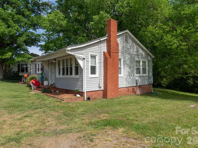 33 Central Heights Drive, Concord, NC 28025.  MLS# CAR4369594, YatesRealty ID 12085. 