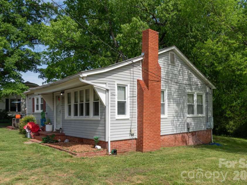 33 Central Heights Drive, Concord, NC 28025.  MLS# CAR4369594, YatesRealty ID 12085. 