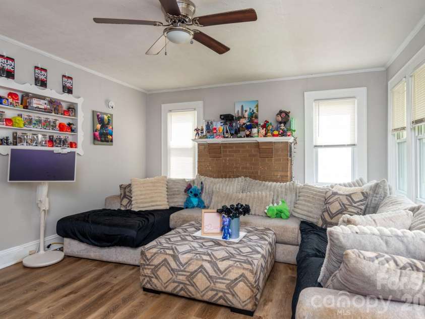 33 Central Heights Drive, Concord, NC 28025.  MLS# CAR4369594, YatesRealty ID 12085. 