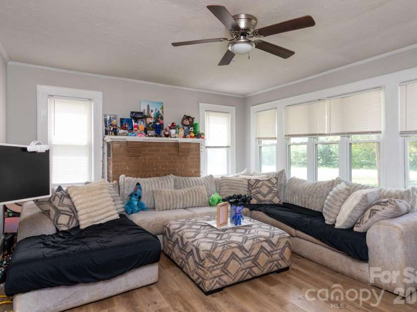 33 Central Heights Drive, Concord, NC 28025.  MLS# CAR4369594, YatesRealty ID 12085. 