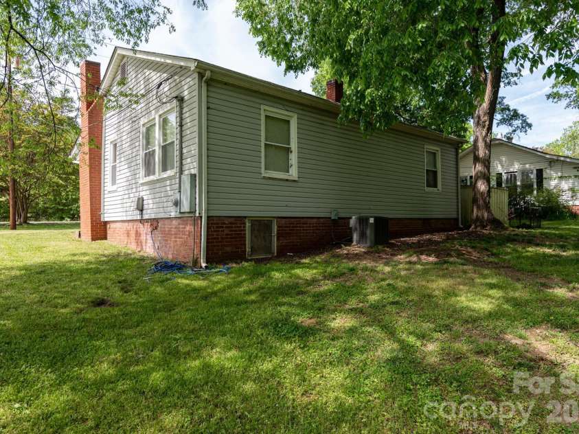 33 Central Heights Drive, Concord, NC 28025.  MLS# CAR4369594, YatesRealty ID 12085. 