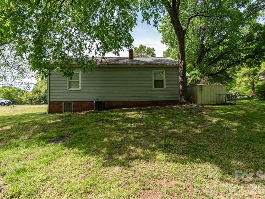 33 Central Heights Drive, Concord, NC 28025.  MLS# CAR4369594, YatesRealty ID 12085. 