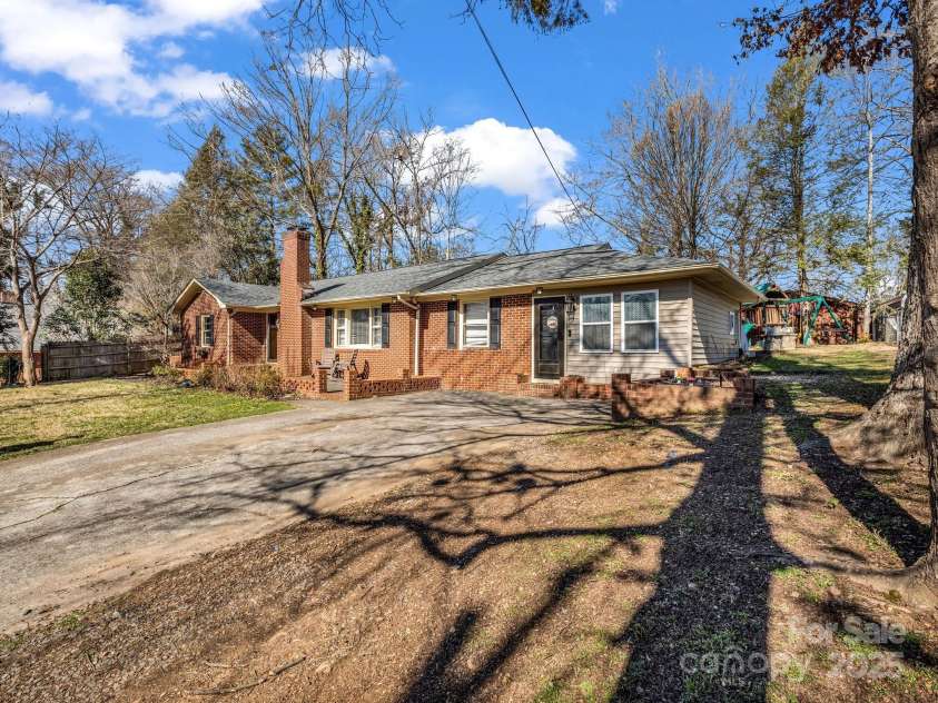 142 Fernwood Circle, Rutherfordton, NC 28139.  MLS# CAR4223337, YatesRealty ID 12086. 