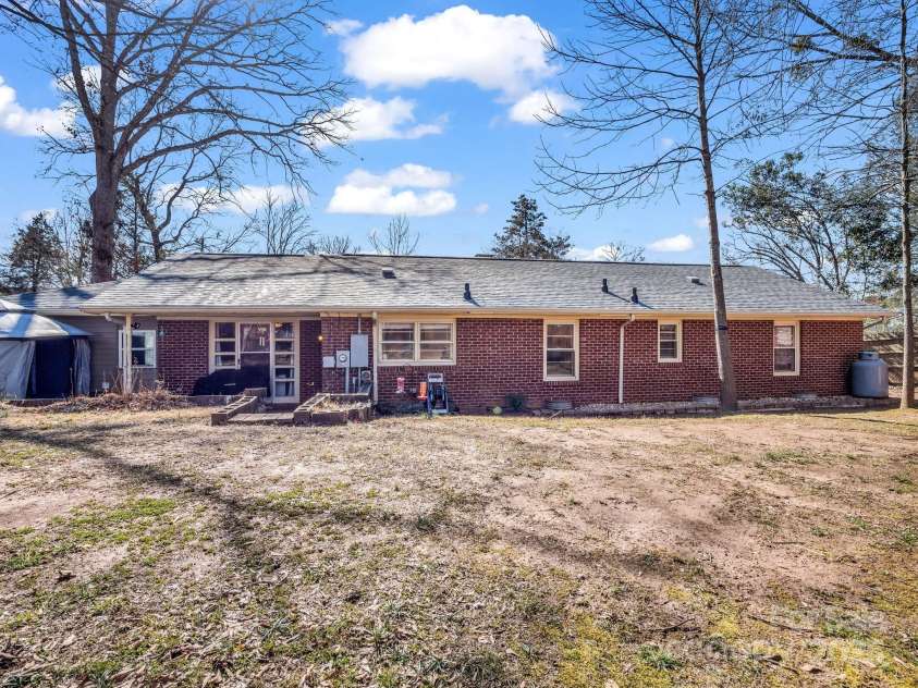 142 Fernwood Circle, Rutherfordton, NC 28139.  MLS# CAR4223337, YatesRealty ID 12086. 