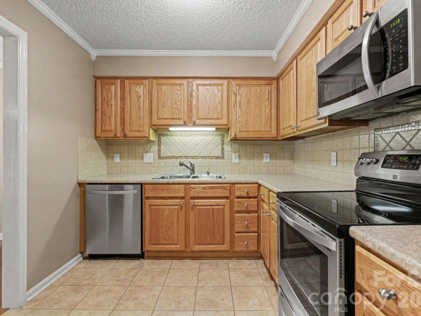 1051 Churchill Downs Court, Charlotte, NC 28211.  MLS# CAR4368893, YatesRealty ID 12089. 