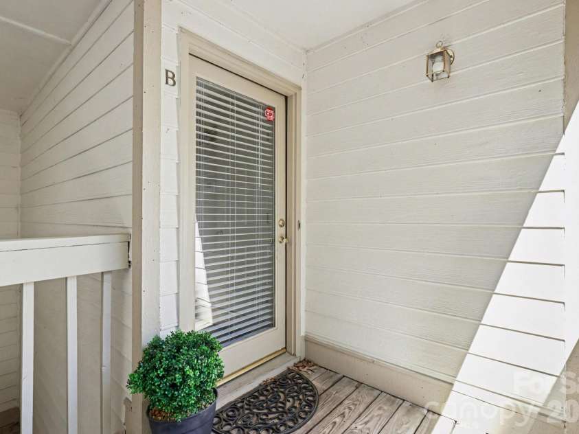 1051 Churchill Downs Court, Charlotte, NC 28211.  MLS# CAR4368893, YatesRealty ID 12089. 