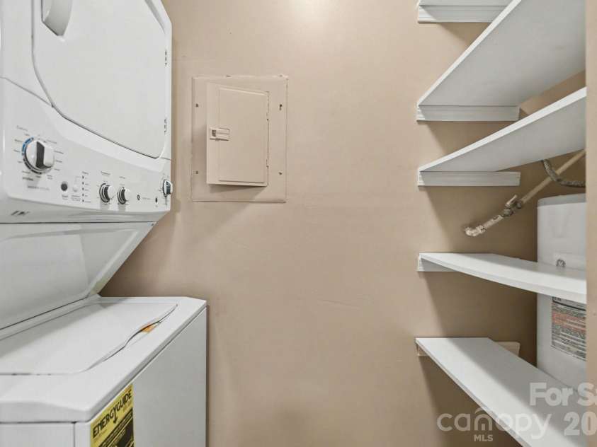 1051 Churchill Downs Court, Charlotte, NC 28211.  MLS# CAR4368893, YatesRealty ID 12089. Laundry