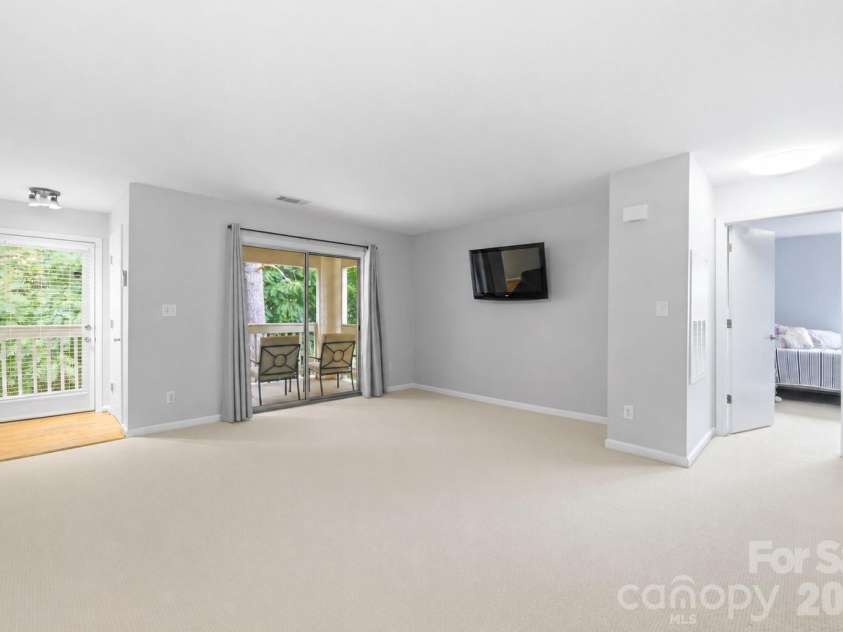 1051 Churchill Downs Court, Charlotte, NC 28211.  MLS# CAR4410243, YatesRealty ID 12089. 