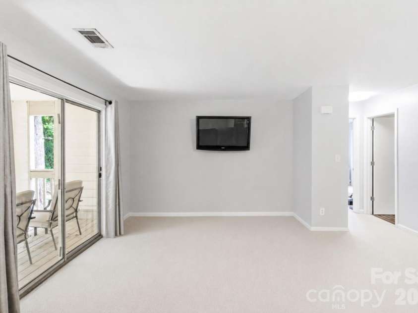 1051 Churchill Downs Court, Charlotte, NC 28211.  MLS# CAR4410243, YatesRealty ID 12089. 