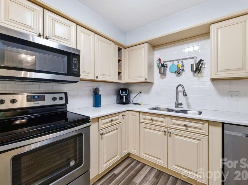 1051 Churchill Downs Court, Charlotte, NC 28211.  MLS# CAR4410243, YatesRealty ID 12089. 